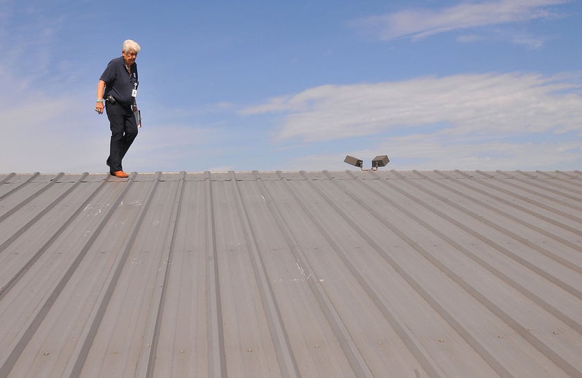 FEMA_-_44371_-_FEMA_PA_inspection_of_a_hail_damaged_roof_in_OK